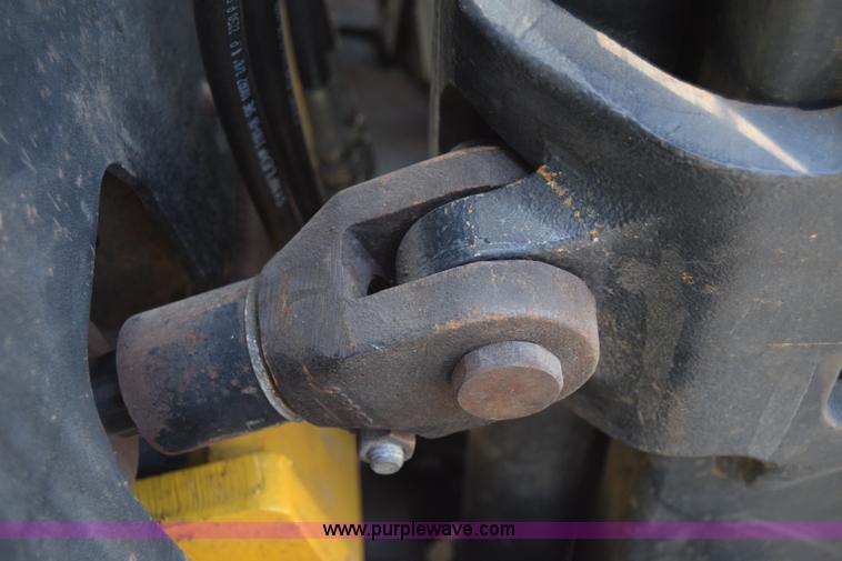 image for item CB9166 2002 Yale GLC060ZGNGAE084 forklift