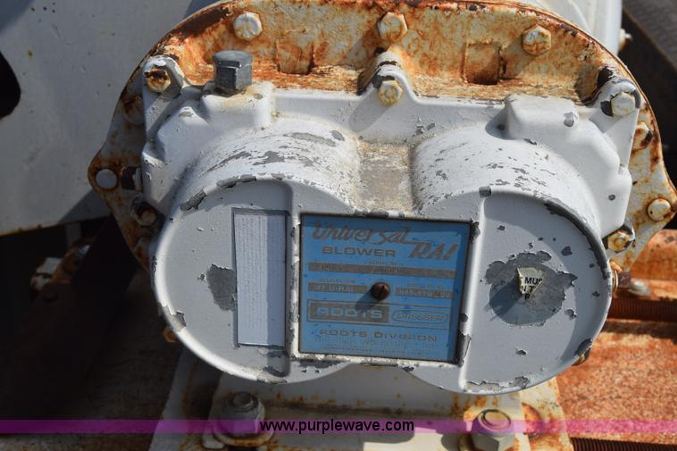 image for item CB9439 Trav-L-Vac TLV400-3 vacuum system