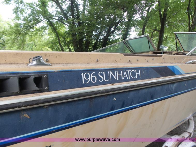 image for item CC9276 1982 Wellcraft 196 Sunhatch boat