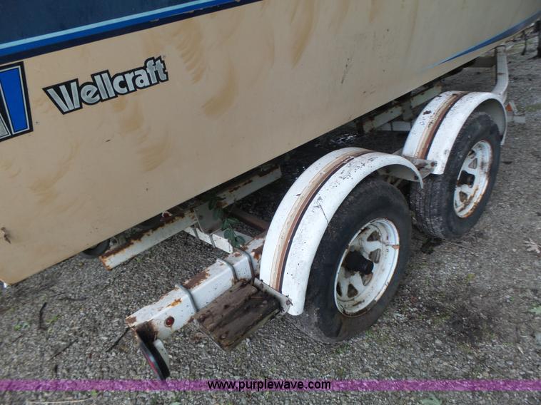 image for item CC9276 1982 Wellcraft 196 Sunhatch boat