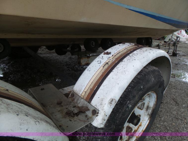 image for item CC9276 1982 Wellcraft 196 Sunhatch boat