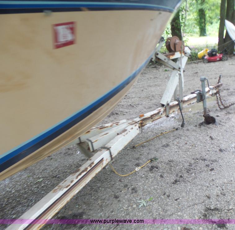 image for item CC9276 1982 Wellcraft 196 Sunhatch boat