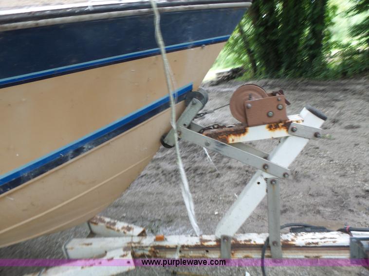 image for item CC9276 1982 Wellcraft 196 Sunhatch boat