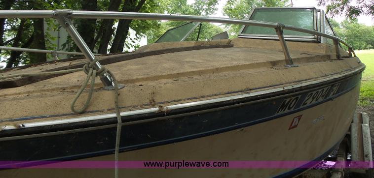 image for item CC9276 1982 Wellcraft 196 Sunhatch boat