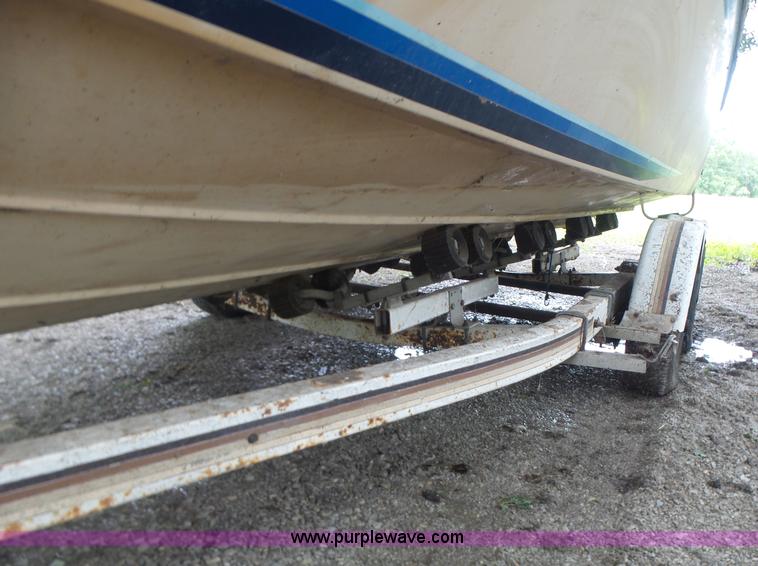 image for item CC9276 1982 Wellcraft 196 Sunhatch boat