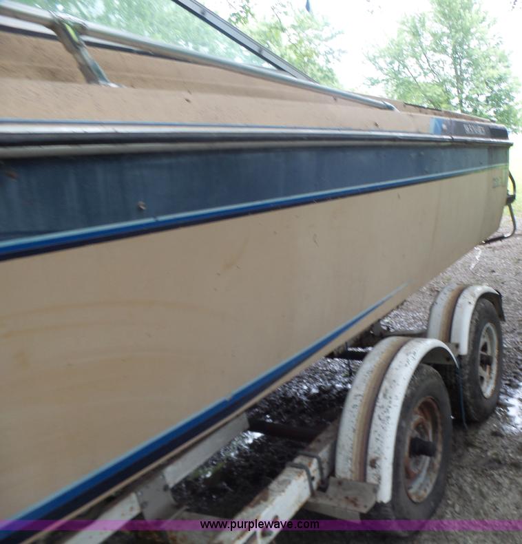 image for item CC9276 1982 Wellcraft 196 Sunhatch boat