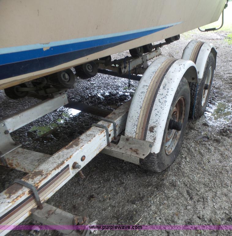 image for item CC9276 1982 Wellcraft 196 Sunhatch boat