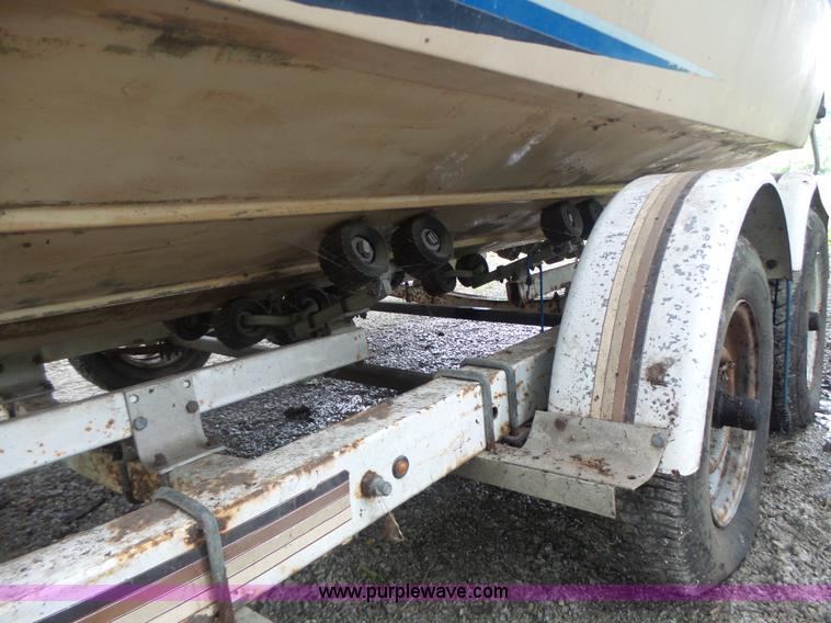 image for item CC9276 1982 Wellcraft 196 Sunhatch boat