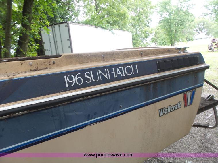 image for item CC9276 1982 Wellcraft 196 Sunhatch boat