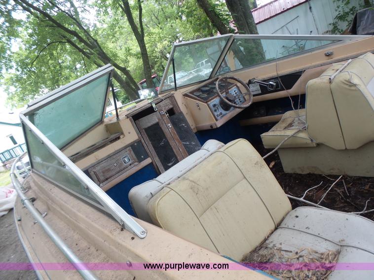 image for item CC9276 1982 Wellcraft 196 Sunhatch boat