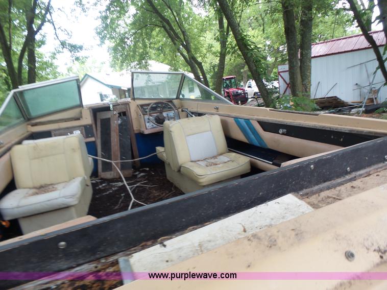 image for item CC9276 1982 Wellcraft 196 Sunhatch boat