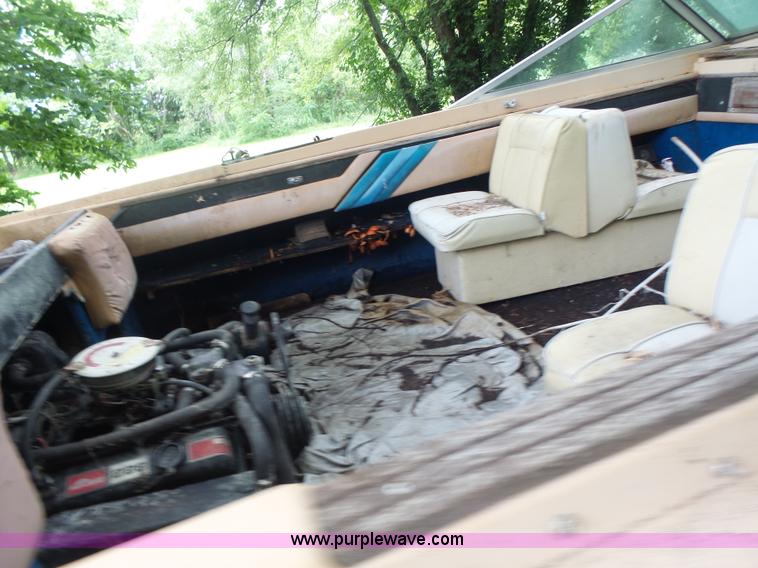 image for item CC9276 1982 Wellcraft 196 Sunhatch boat