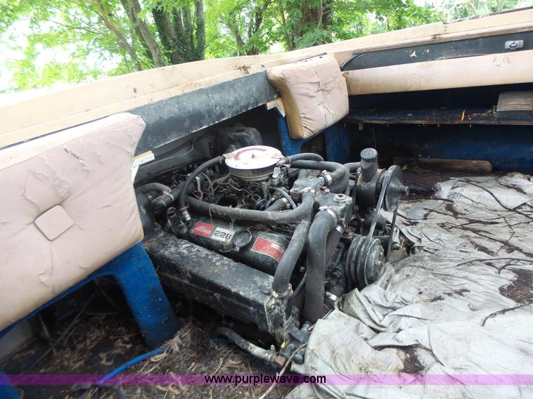 image for item CC9276 1982 Wellcraft 196 Sunhatch boat