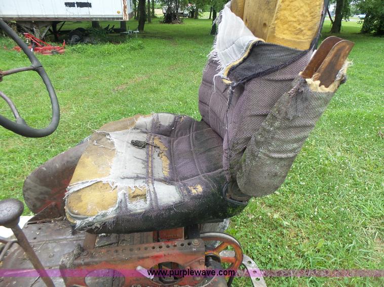 image for item CC9280 Farmall tractor