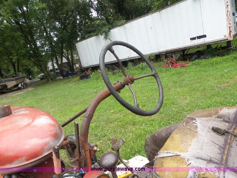 image for item CC9280 Farmall tractor