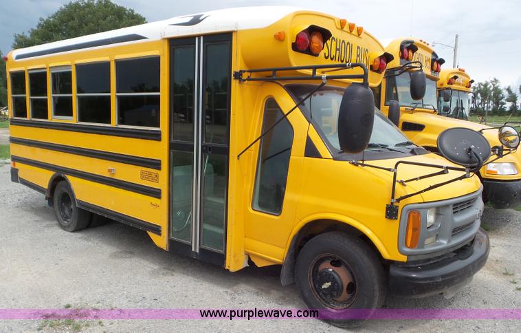 image for item CC9916 2002 Chevrolet Express G3500 bus