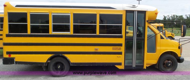 image for item CC9916 2002 Chevrolet Express G3500 bus