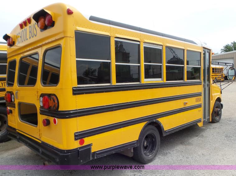 image for item CC9916 2002 Chevrolet Express G3500 bus