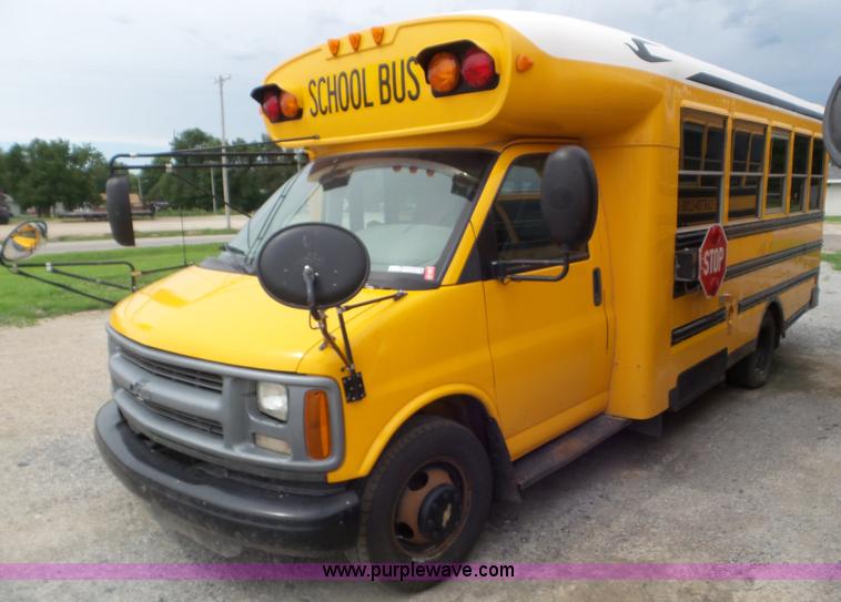 image for item CC9916 2002 Chevrolet Express G3500 bus