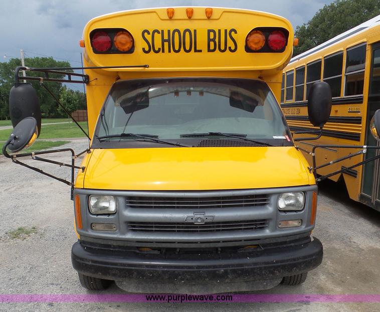 image for item CC9916 2002 Chevrolet Express G3500 bus