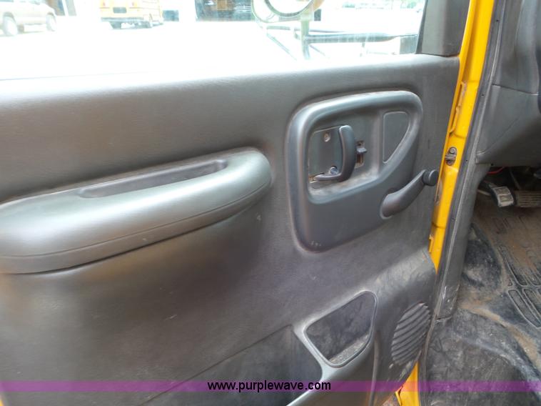 image for item CC9916 2002 Chevrolet Express G3500 bus