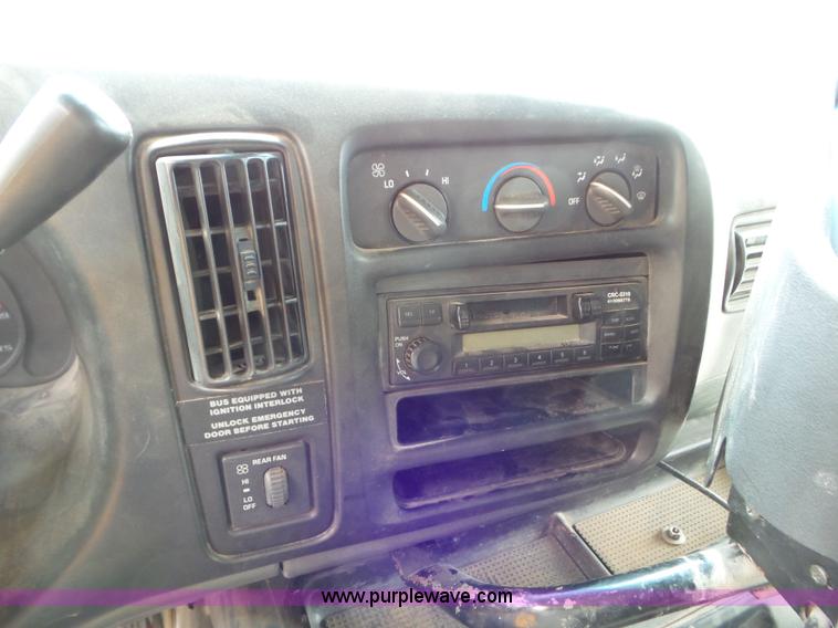 image for item CC9916 2002 Chevrolet Express G3500 bus