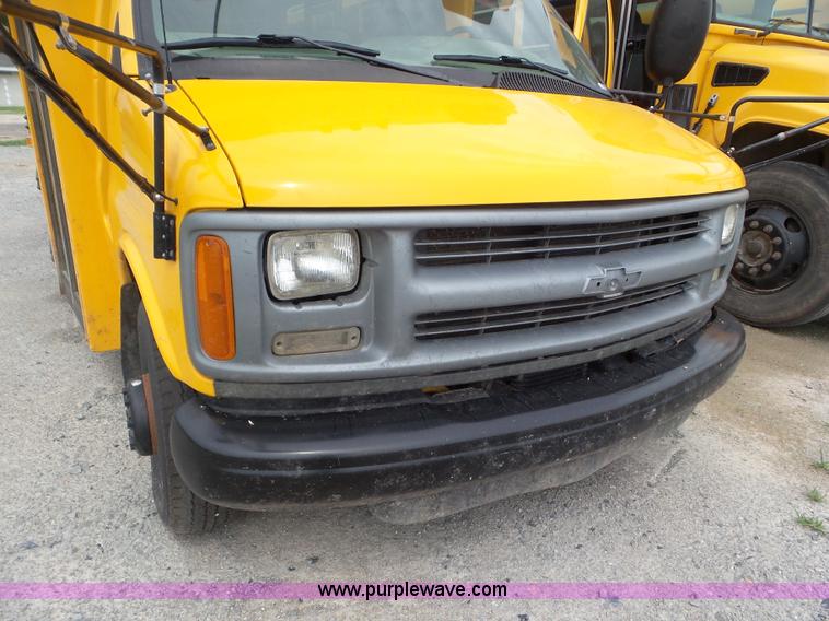 image for item CC9916 2002 Chevrolet Express G3500 bus