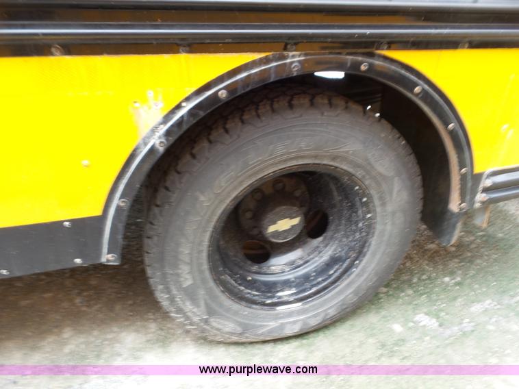 image for item CC9916 2002 Chevrolet Express G3500 bus