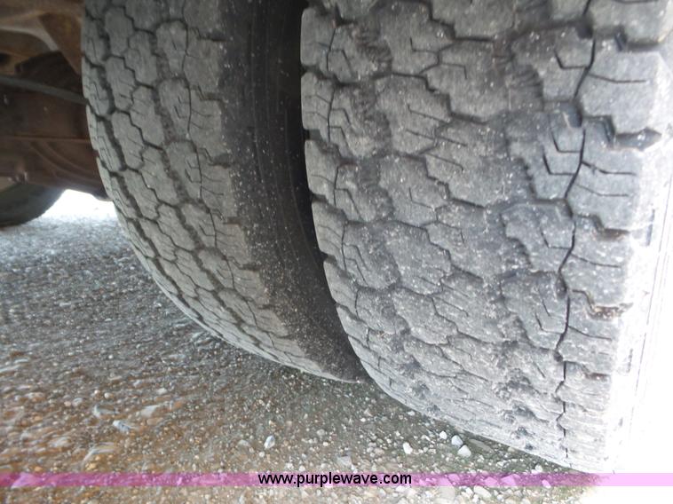 image for item CC9916 2002 Chevrolet Express G3500 bus