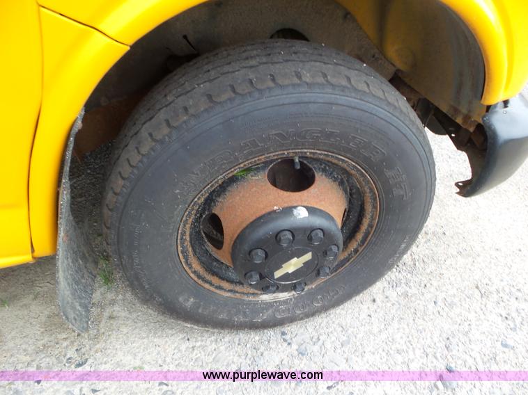 image for item CC9916 2002 Chevrolet Express G3500 bus