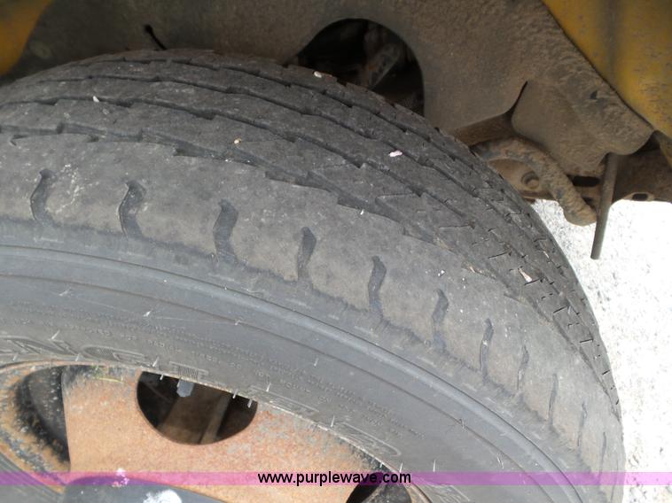 image for item CC9916 2002 Chevrolet Express G3500 bus