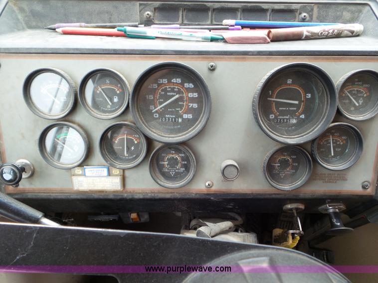 image for item CC9917 1992 Blue Bird bus