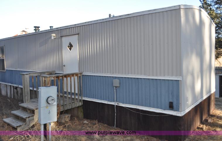 image for item G7241 1998 Pioneer manufactured home