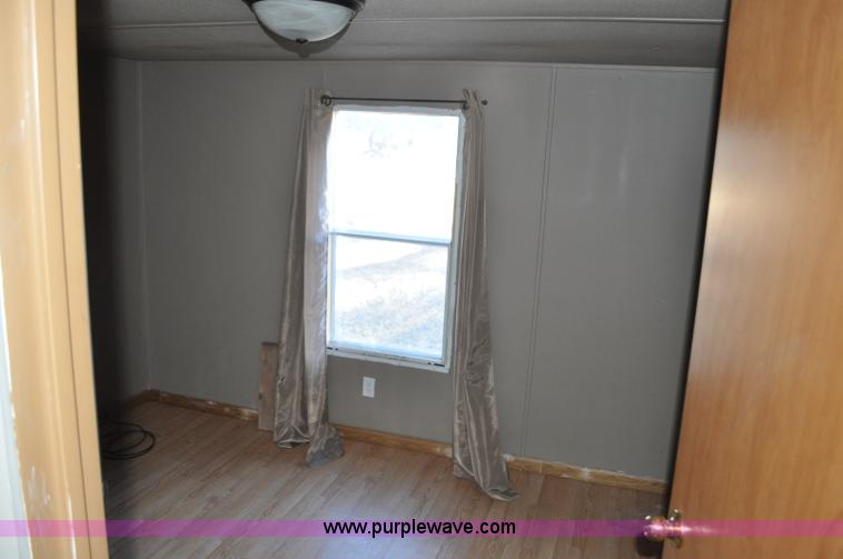 image for item G7241 1998 Pioneer manufactured home