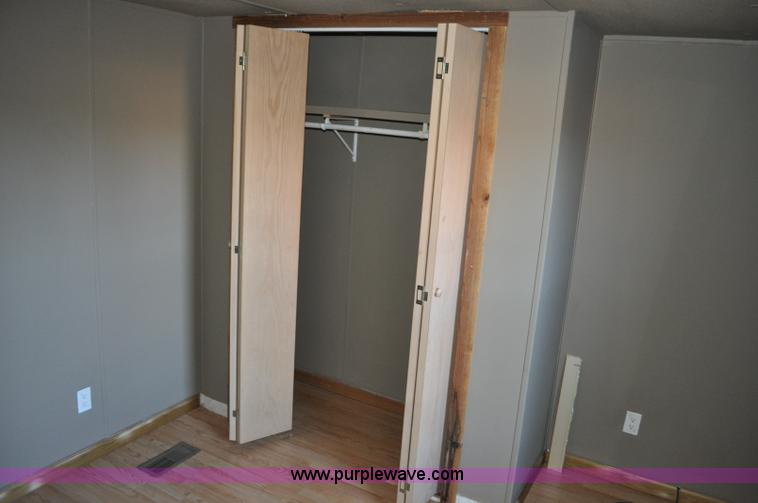 image for item G7241 1998 Pioneer manufactured home