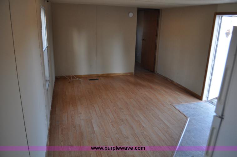 image for item G7241 1998 Pioneer manufactured home