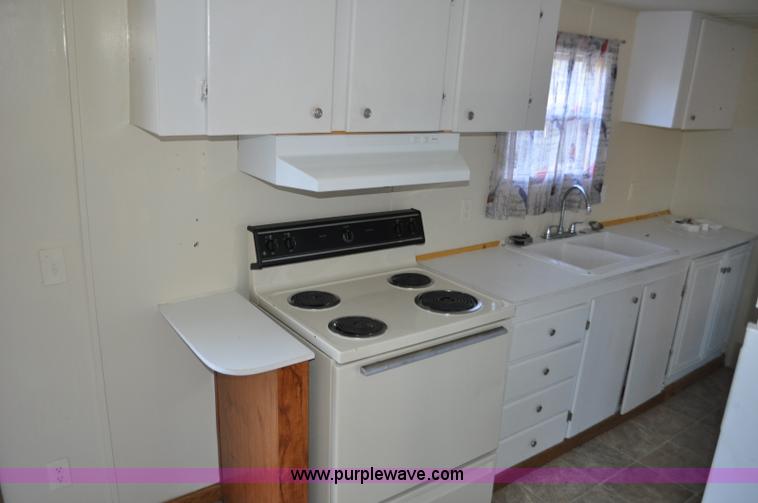 image for item G7241 1998 Pioneer manufactured home