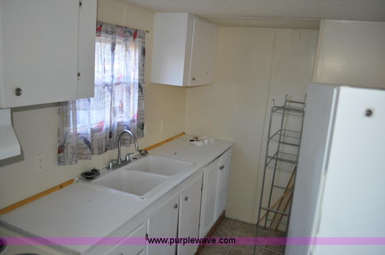 image for item G7241 1998 Pioneer manufactured home