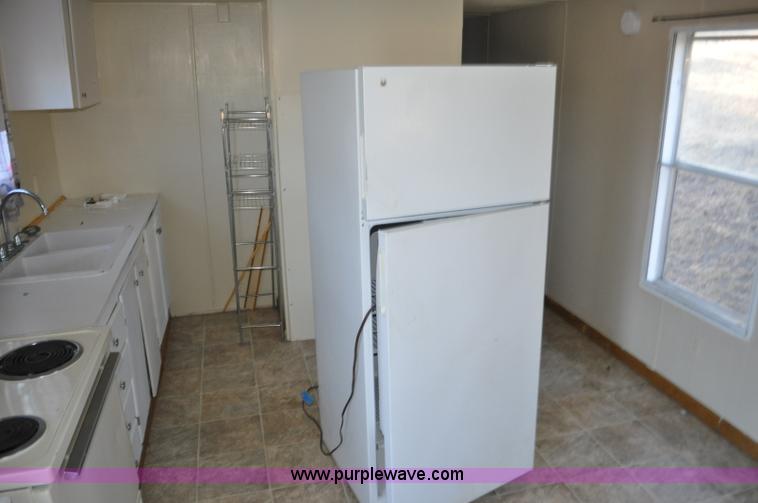 image for item G7241 1998 Pioneer manufactured home