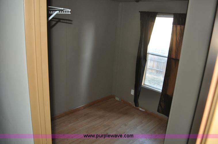 image for item G7241 1998 Pioneer manufactured home