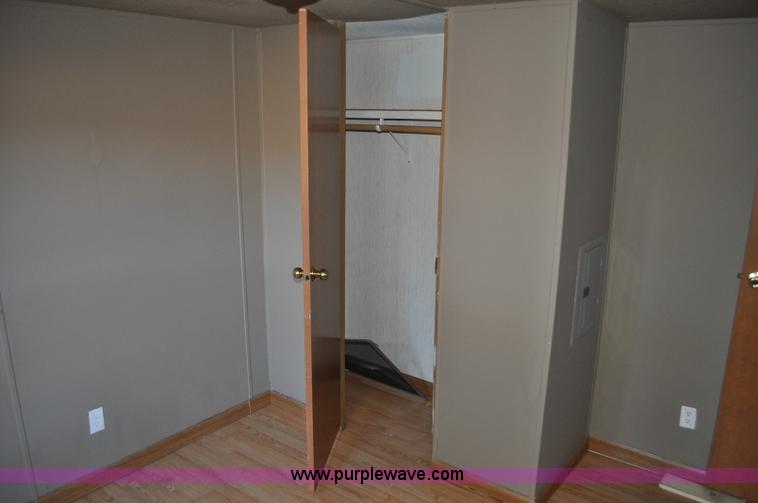 image for item G7241 1998 Pioneer manufactured home