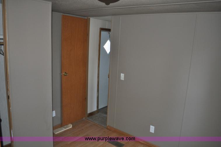 image for item G7241 1998 Pioneer manufactured home