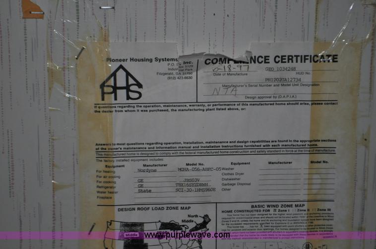 image for item G7241 1998 Pioneer manufactured home