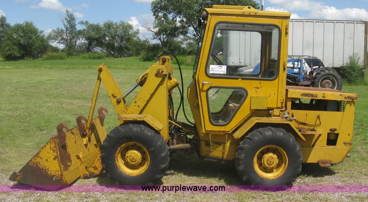 image for item J2771 Versatile Bronco wheel loader