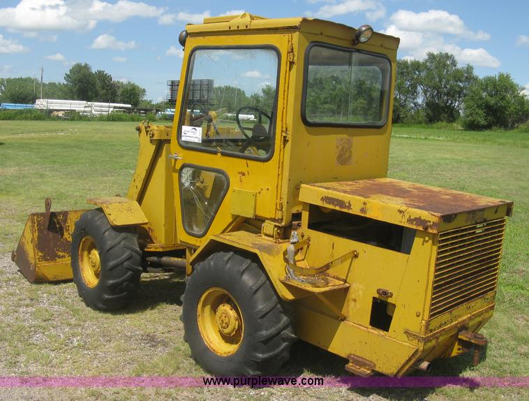 image for item J2771 Versatile Bronco wheel loader