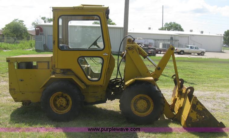 image for item J2771 Versatile Bronco wheel loader