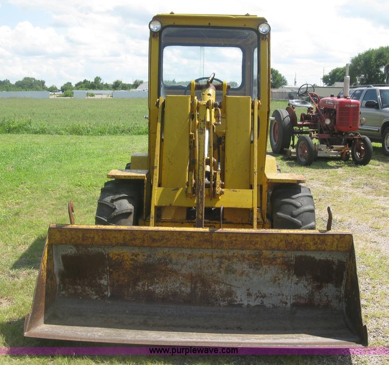 image for item J2771 Versatile Bronco wheel loader