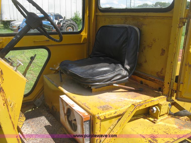 image for item J2771 Versatile Bronco wheel loader