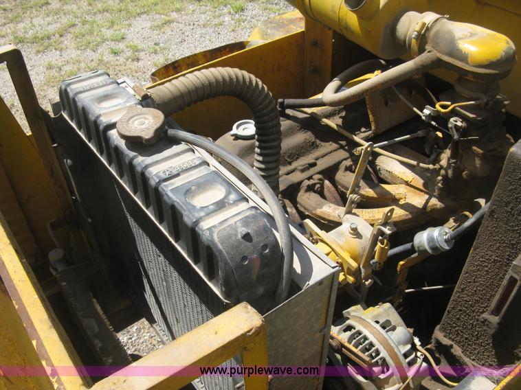 image for item J2771 Versatile Bronco wheel loader