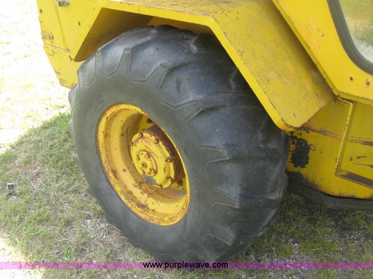 image for item J2771 Versatile Bronco wheel loader